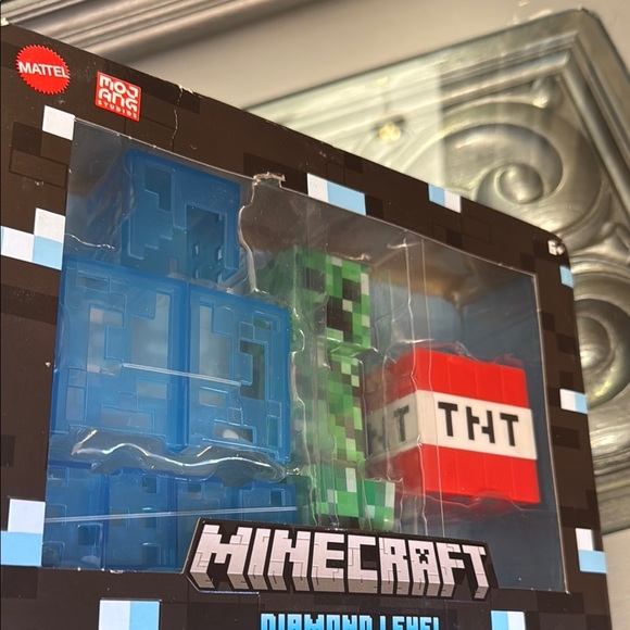 Minecraft Diamond Level Creeper Set - Picture 6 of 6